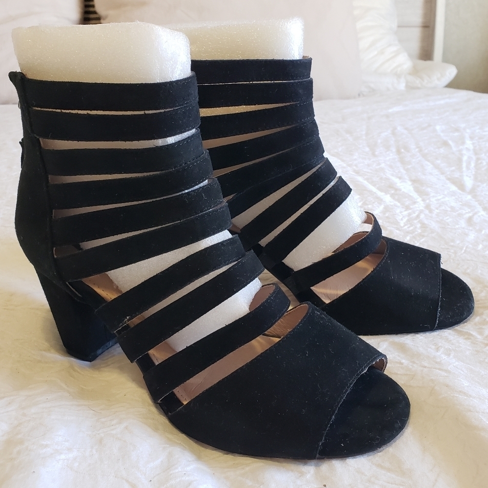 TORRID BLACK  SUEDE HEELS SIZE 8W